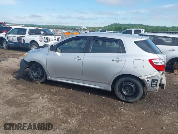 2010 Toyota Matrix z VIN 2T1KU4EE6AC330192, wystawiony jako IAAI lot #42088713 z przebiegiem 159 069 mil mil oraz . Historia ofert i sprzedaży dostępna na DreamBid. Obrazek 15.