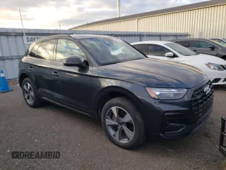 2024 Audi Q5 Komfort with VIN WA1AAAFY0R2125368, listed as a Copart auction lot 84030664 with 34 mi miles and Non Repairable. Bid and sale history available at carsss.com. Image 4.