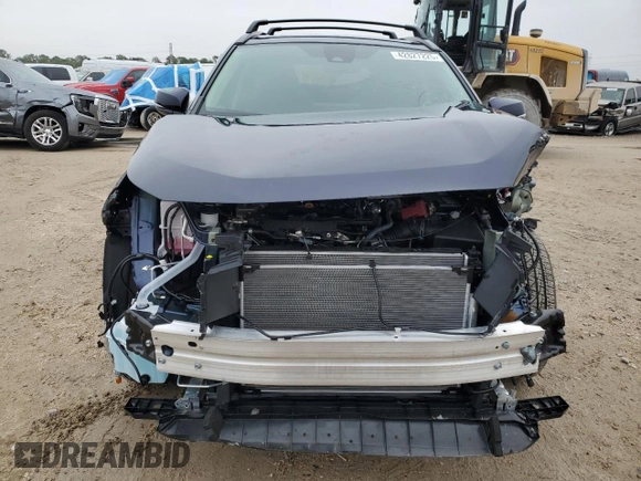 2025 Toyota RAV4 XLE with VIN 2T3W1RFVXSW368361, listed as a Copart auction lot 42827225 with 900 mi miles and Salvage Title. Bid and sale history available at carsss.com. Image 5.