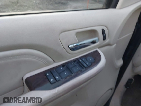 2007 Cadillac Escalade z VIN 1GYFK63847R345024, wystawiony jako IAAI lot #41326672 z przebiegiem Nie podano mil oraz . Historia ofert i sprzedaży dostępna na DreamBid. Obrazek 13.