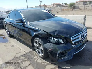 2019 Mercedes-Benz E 300 z VIN WDDZF4JBXKA549463, wystawiony jako IAAI lot #41583650 z przebiegiem 102 327 mil mil oraz . Historia ofert i sprzedaży dostępna na DreamBid. Obrazek 1.