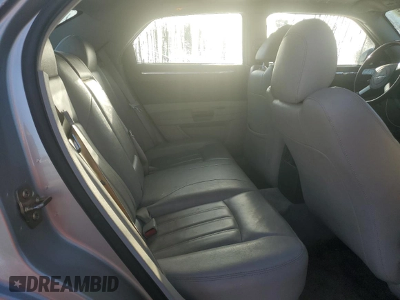 2006 Chrysler 300 C z VIN 2C3LA63H26H408619, wystawiony jako Copart lot #43429815 z przebiegiem 228 355 mil mil oraz Szkoda całkowita • Salvage title. Historia ofert i sprzedaży dostępna na DreamBid. Obrazek 10.