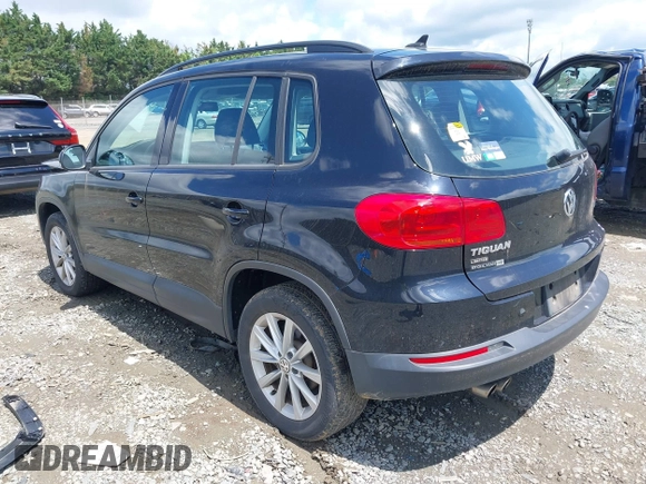 2017 Volkswagen Tiguan S z VIN WVGAV7AX3HK043141, wystawiony jako IAAI lot #42259813 z przebiegiem 63 151 mil mil oraz . Historia ofert i sprzedaży dostępna na DreamBid. Obrazek 3.