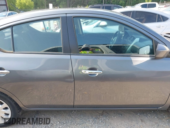 2019 Nissan Versa SV z VIN 3N1CN7AP8KL852236, wystawiony jako IAAI lot #42393900 z przebiegiem 87 340 mil mil oraz . Historia ofert i sprzedaży dostępna na DreamBid. Obrazek 14.
