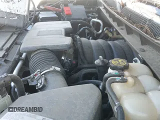 2021 Chevrolet Tahoe Premier z VIN 1GNSKSKD3MR116235, wystawiony jako IAAI lot #42624157 z przebiegiem 84 692 mil mil oraz . Historia ofert i sprzedaży dostępna na DreamBid. Obrazek 25.