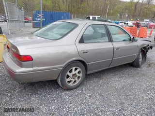 1998 Toyota Camry LE with VIN 4T1BF28K0WU066098, listed as a IAAI auction lot 41971003 with 324,180 mi miles. Bid and sale history available at carsss.com. Image 4.