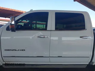 2016 GMC Sierra 2500HD Denali z VIN 1GT12UE85GF157972, wystawiony jako IAAI lot #40659216 z przebiegiem 130 351 mil mil oraz . Historia ofert i sprzedaży dostępna na DreamBid. Obrazek 14.
