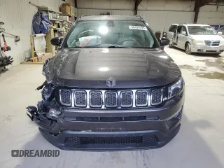 2019 Jeep Compass Altitude z VIN 3C4NJDBB9KT813447, wystawiony jako Copart lot #50494595 z przebiegiem 70 401 mil mil oraz Szkoda całkowita • Salvage title. Historia ofert i sprzedaży dostępna na DreamBid. Obrazek 5.