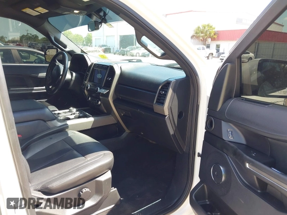 2019 Ford Expedition XLT with VIN 1FMJU1HT3KEA10827, listed as a IAAI auction lot 42016508 with 83,286 mi miles. Bid and sale history available at carsss.com. Image 5.