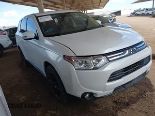 2014 Mitsubishi Outlander GT z VIN JA4JZ4AX1EZ020235, wystawiony jako IAAI lot #42037460 z przebiegiem 142 212 mil mil oraz . Historia ofert i sprzedaży dostępna na DreamBid. Obrazek 1.