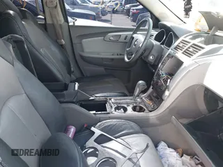 2011 Chevrolet Traverse 1LT z VIN 1GNKRGED1BJ288778, wystawiony jako IAAI lot #42064961 z przebiegiem 229 685 mil mil oraz . Historia ofert i sprzedaży dostępna na DreamBid. Obrazek 5.