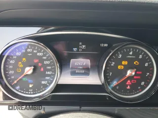 2019 Mercedes-Benz E 300 z VIN WDDZF4JB0KA562691, wystawiony jako Copart lot #56961235 z przebiegiem 84 666 mil mil oraz Nie do naprawy • Non repairable. Historia ofert i sprzedaży dostępna na DreamBid. Obrazek 9.
