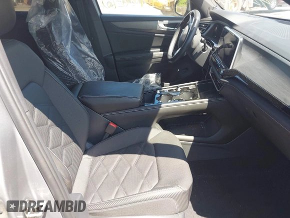 2024 Volkswagen Atlas SE z VIN 1V2KE2CA9RC211783, wystawiony jako IAAI lot #42192690 z przebiegiem 25 361 mil mil oraz . Historia ofert i sprzedaży dostępna na DreamBid. Obrazek 5.