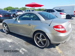 2005 Mercedes-Benz SLK 230/320 z VIN WDBWK56F85F032243, wystawiony jako IAAI lot #42267834 z przebiegiem 128 289 mil mil oraz . Historia ofert i sprzedaży dostępna na DreamBid. Obrazek 3.