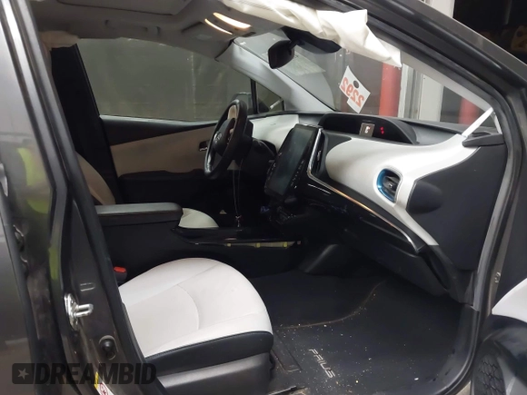 2018 Toyota Prius Two with VIN JTDKARFU6J3553871, listed as a IAAI auction lot 41577636 with 118,715 mi miles. Bid and sale history available at carsss.com. Image 5.