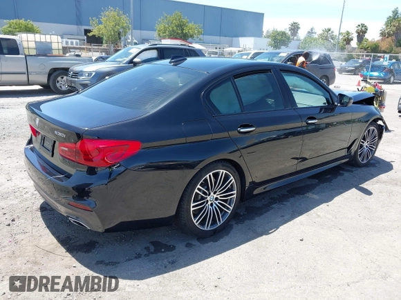 2018 BMW 5 Series 530i z VIN WBAJA5C51JWA56680, wystawiony jako IAAI lot #42273066 z przebiegiem 39 789 mil mil oraz . Historia ofert i sprzedaży dostępna na DreamBid. Obrazek 4.