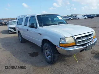 2000 Ford Ranger XL with VIN 1FTYR14V5YTA27015, listed as a IAAI auction lot 40703797 with 212,894 mi miles. Bid and sale history available at carsss.com. Image 1.