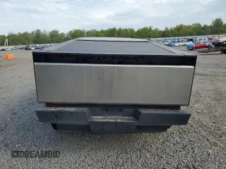 2024 Tesla Cybertruck z VIN 7G2CEHED7RA020473, wystawiony jako Copart lot #55123035 z przebiegiem 4 835 mil mil oraz Szkoda całkowita • Salvage title. Historia ofert i sprzedaży dostępna na DreamBid. Obrazek 6.