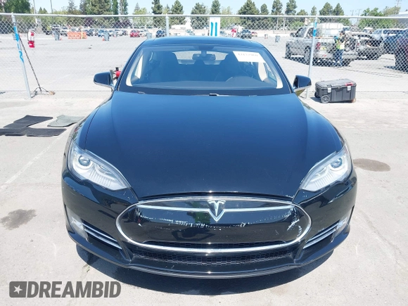 2013 Tesla Model S Performance z VIN 5YJSA1CP6DFP08779, wystawiony jako IAAI lot #42172960 z przebiegiem 136 450 mil mil oraz . Historia ofert i sprzedaży dostępna na DreamBid. Obrazek 12.