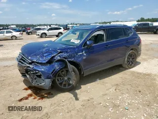 2022 Volkswagen Tiguan SE z VIN 3VV3B7AX9NM102978, wystawiony jako Copart lot #60182395 z przebiegiem 43 565 mil mil oraz Szkoda całkowita • Salvage title. Historia ofert i sprzedaży dostępna na DreamBid. Obrazek 1.