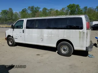 1998 GMC Savana z VIN 1GJHG39R2W1046054, wystawiony jako Copart lot #54447875 z przebiegiem 117 469 mil mil oraz Tytuł czysty. Historia ofert i sprzedaży dostępna na DreamBid. Obrazek 2.