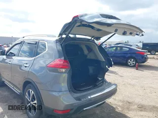 2017 Nissan Rogue SL z VIN 5N1AT2MT0HC881736, wystawiony jako IAAI lot #41506635 z przebiegiem 136 389 mil mil oraz . Historia ofert i sprzedaży dostępna na DreamBid. Obrazek 17.