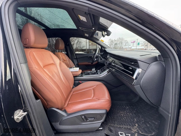 2020 Audi Q7 Premium Plus with VIN WA1LXAF77LD007277, listed as a Copart auction lot 42239105 with 95,803 mi miles and Clean Title. Bid and sale history available at carsss.com. Image 5.