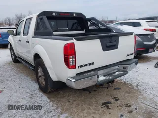 2019 Nissan Frontier SV z VIN 1N6AD0EV7KN777226, wystawiony jako IAAI lot #41374672 z przebiegiem 135 124 mil mil oraz . Historia ofert i sprzedaży dostępna na DreamBid. Obrazek 3.