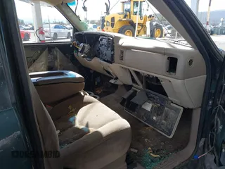 2003 GMC Yukon SLT z VIN 1GKEC13V43J304588, wystawiony jako IAAI lot #41525446 z przebiegiem Nie podano mil oraz . Historia ofert i sprzedaży dostępna na DreamBid. Obrazek 5.