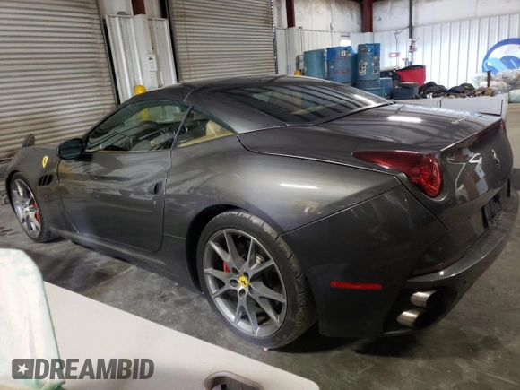 2010 Ferrari California z VIN ZFF65LJA8A0168430, wystawiony jako Copart lot #50759965 z przebiegiem 26 006 mil mil oraz Szkody całkowita. Historia ofert i sprzedaży dostępna na DreamBid. Obrazek 2.