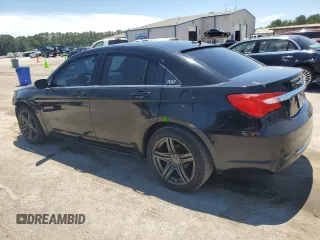 2012 Chrysler 200 Touring z VIN 1C3CCBBB9CN181478, wystawiony jako Copart lot #57318715 z przebiegiem 151 534 mil mil oraz Szkoda całkowita • Salvage title. Historia ofert i sprzedaży dostępna na DreamBid. Obrazek 2.