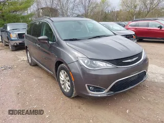 2017 Chrysler Pacifica Touring L z VIN 2C4RC1BG5HR720491, wystawiony jako IAAI lot #42151609 z przebiegiem 116 063 mil mil oraz . Historia ofert i sprzedaży dostępna na DreamBid. Obrazek 1.