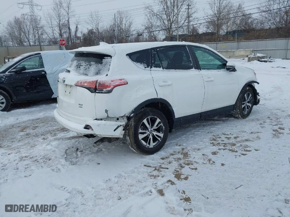 2018 Toyota RAV4 XLE with VIN 2T3RFREV1JW792915, listed as a IAAI auction lot 41607455 with 67,840 mi miles. Bid and sale history available at carsss.com. Image 4.