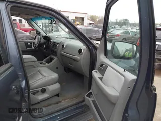 2004 Ford Expedition Special Service with VIN 1FMPU15L24LA43038, listed as a IAAI auction lot 41738454 with 238,489 mi miles. Bid and sale history available at carsss.com. Image 5.