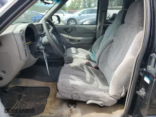 2001 GMC Sonoma SLS w/1SG Pkg with VIN 1GTCS19W918158165, listed as a Copart auction lot 72705004 with 113,121 mi miles and Salvage Title. Bid and sale history available at carsss.com. Image 7.