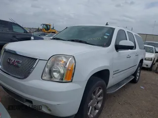 2009 GMC Denali z VIN 1GKFC06209R233352, wystawiony jako IAAI lot #41746559 z przebiegiem 179 682 mil mil oraz . Historia ofert i sprzedaży dostępna na DreamBid. Obrazek 2.