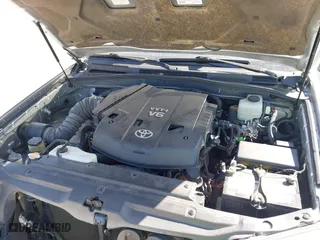 2005 Toyota 4Runner SR5 with VIN JTEBU14RX58049660, listed as a IAAI auction lot 41775728 with 194,072 mi miles. Bid and sale history available at carsss.com. Image 10.