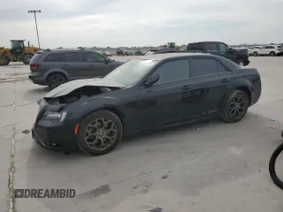 2016 Chrysler 300 S Alloy Edition z VIN 2C3CCAGG7GH283052, wystawiony jako Copart lot #53549195 z przebiegiem 69 137 mil mil oraz Szkoda całkowita • Salvage title. Historia ofert i sprzedaży dostępna na DreamBid. Obrazek 1.