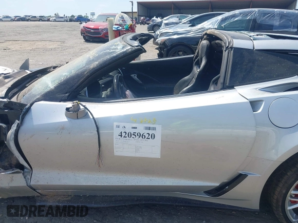 2015 Chevrolet Corvette Z06 2LZ z VIN 1G1YS2D64F5605330, wystawiony jako IAAI lot #42059620 z przebiegiem Nie podano mil oraz . Historia ofert i sprzedaży dostępna na DreamBid. Obrazek 15.