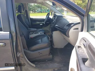 2012 Chrysler Town & Country Touring with VIN 2C4RC1BG4CR189809, listed as a IAAI auction lot 42093962 with 180,324 mi miles. Bid and sale history available at carsss.com. Image 5.