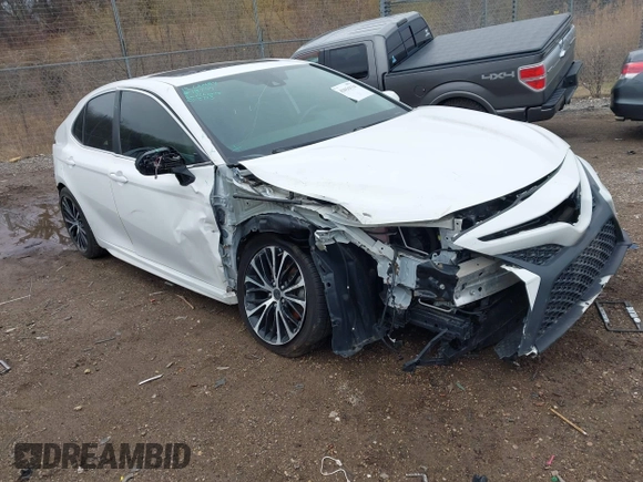 2019 Toyota Camry LE z VIN 4T1B11HK7KU687261, wystawiony jako IAAI lot #42016114 z przebiegiem 123 007 mil mil oraz . Historia ofert i sprzedaży dostępna na DreamBid. Obrazek 1.
