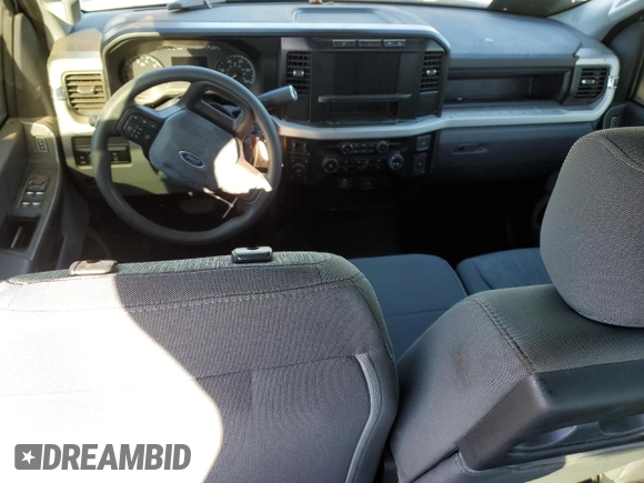 2024 Ford F-250 XL z VIN 1FT8W2BA2REC49712, wystawiony jako Copart lot #88454815 z przebiegiem 8 605 mil mil oraz Nie do naprawy • Non repairable. Historia ofert i sprzedaży dostępna na DreamBid. Obrazek 8.