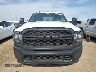 2023 Ram 3500 Tradesman z VIN 3C63RRGL0PG548214, wystawiony jako Copart lot #54985075 z przebiegiem 278 036 mil mil oraz Czysty tytuł • Clean title. Historia ofert i sprzedaży dostępna na DreamBid. Obrazek 5.