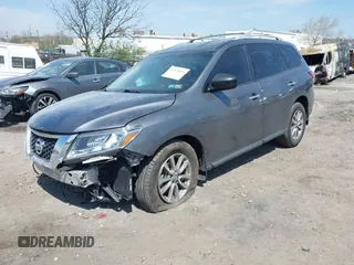 2016 Nissan Pathfinder Platinum with VIN 5N1AR2MM0GC645674, listed as a IAAI auction lot 42070490 with Not Provided miles. Bid and sale history available at carsss.com. Image 2.