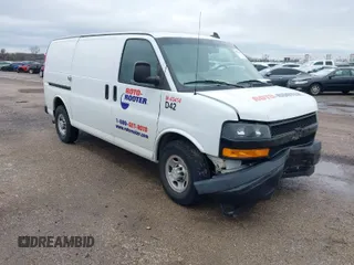 2019 Chevrolet Express Cargo z VIN 1GCWGAFG5K1328110, wystawiony jako IAAI lot #41565083 z przebiegiem 143 754 mil mil oraz . Historia ofert i sprzedaży dostępna na DreamBid. Obrazek 1.