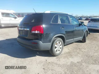 2013 Kia Sorento LX with VIN 5XYKT4A2XDG371836, listed as a IAAI auction lot 41691256 with 1 mi miles. Bid and sale history available at carsss.com. Image 4.