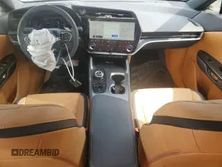 2024 Lexus RZ 450e Premium z VIN JTJAAAAB1RA024965, wystawiony jako Copart lot #54575025 z przebiegiem 4536 mil mil oraz Szkody całkowita. Historia ofert i sprzedaży dostępna na DreamBid. Obrazek 8.