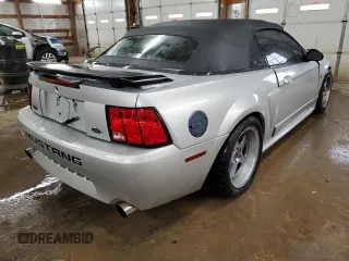 2002 Ford Mustang GT Deluxe z VIN 1FAFP45X62F160859, wystawiony jako Copart lot #45946145 z przebiegiem 110 078 mil mil oraz Szkoda całkowita • Salvage title. Historia ofert i sprzedaży dostępna na DreamBid. Obrazek 3.