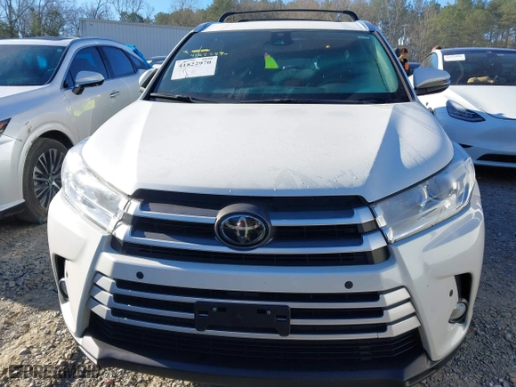 2019 Toyota Highlander SE with VIN 5TDJZRFH0KS571466, listed as a IAAI auction lot 41822970 with 57,639 mi miles. Bid and sale history available at carsss.com. Image 12.
