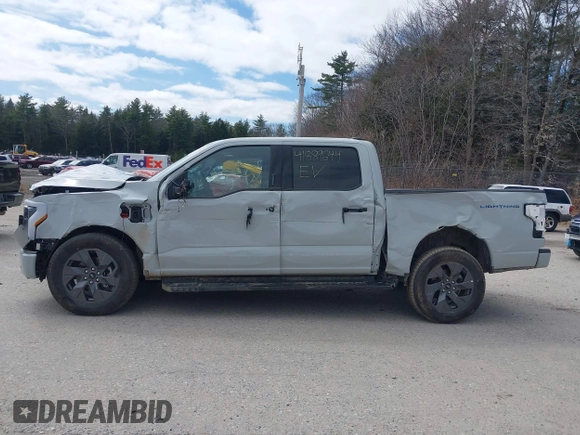 2024 Ford F-150 Lightning Lariat z VIN 1FT6W5L73RWG16719, wystawiony jako IAAI lot #41889644 z przebiegiem 5 031 mil mil oraz . Historia ofert i sprzedaży dostępna na DreamBid. Obrazek 14.